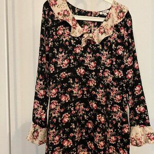 On E Hart Ruffled trim V-neck dress,roses,xl Juniors